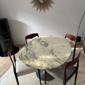 Table en marbre et pied tulipe vintage